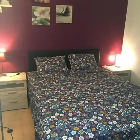 Du Clos Menil Bed & Breakfast