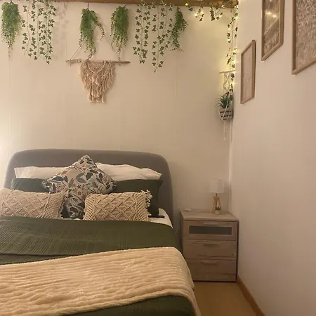 Du Clos Menil Bed & Breakfast *