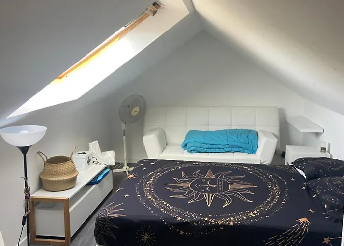 Du Clos Menil Bed & Breakfast