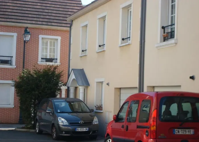 Du Clos Menil