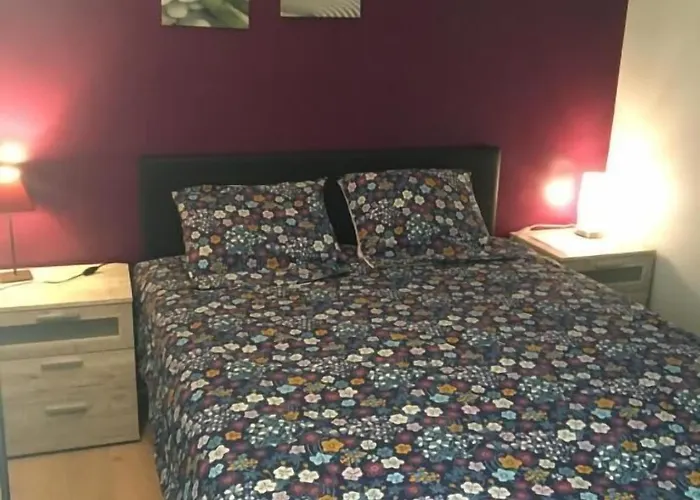 Du Clos Menil Bed & Breakfast